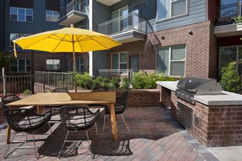 City view vinings apartments  bbq and picnic area